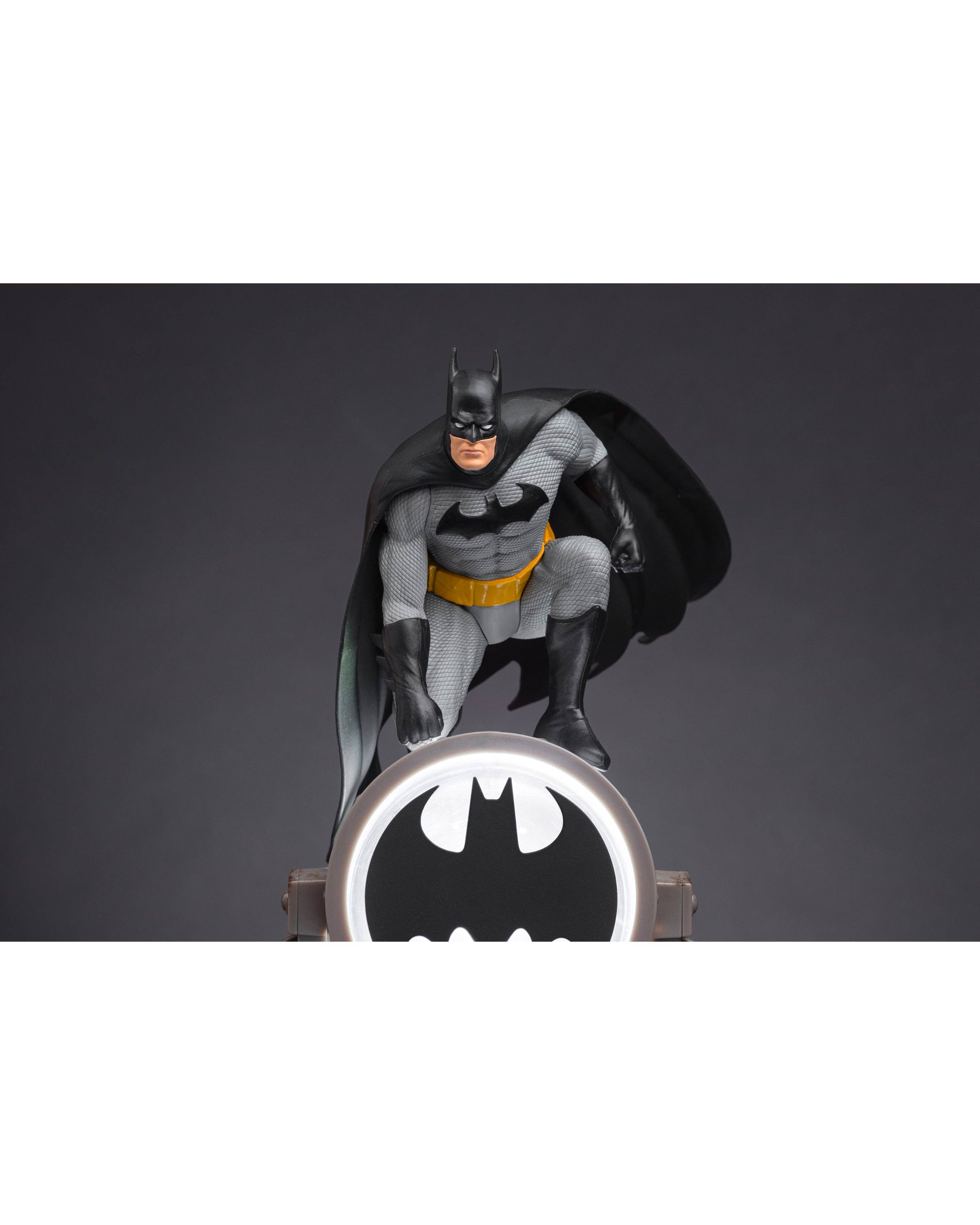 Batman LED-dioramalampe med aftagelig figur & Bat-Signal | 27 cm