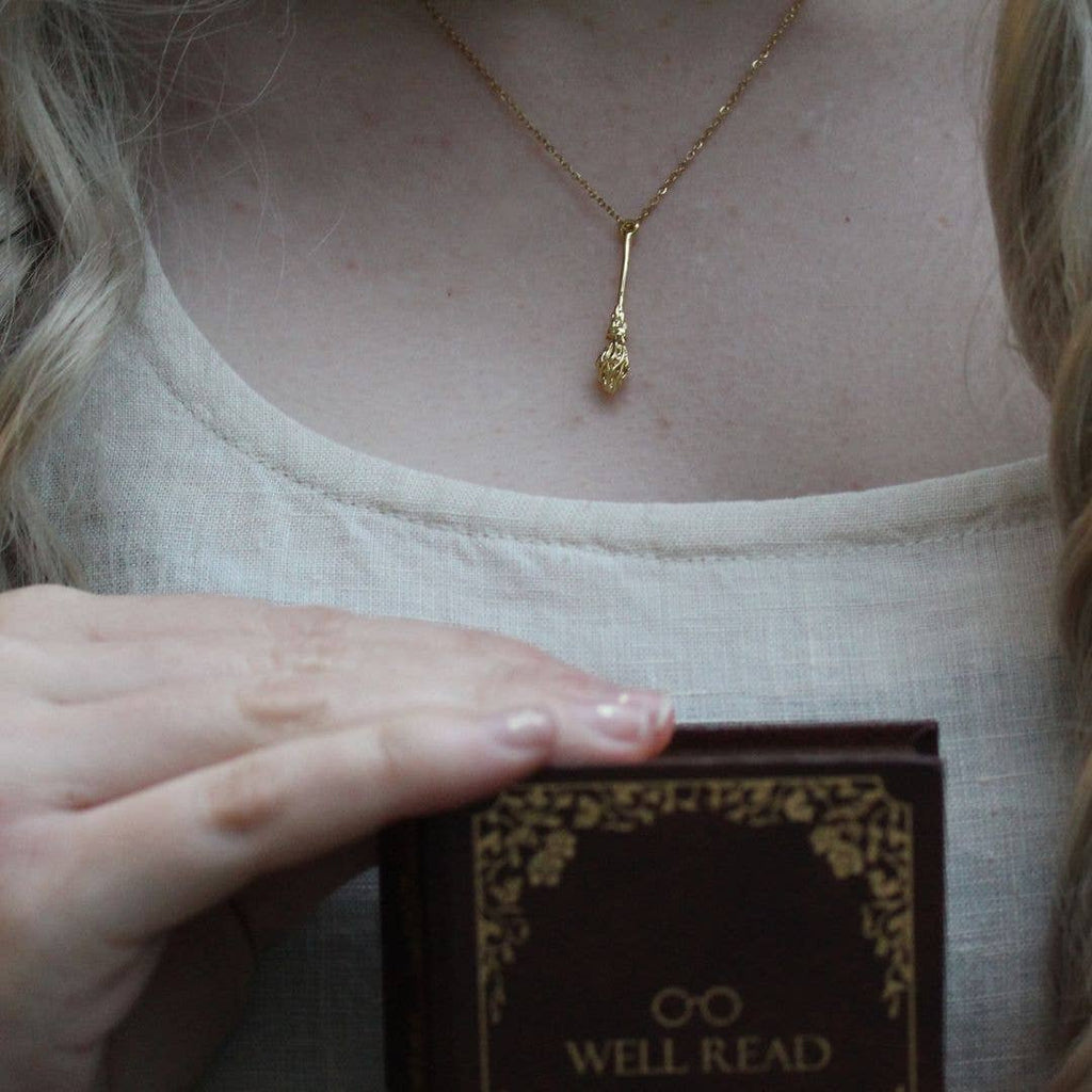 Well Read Company – A History of Magic Heksekost Halskæde