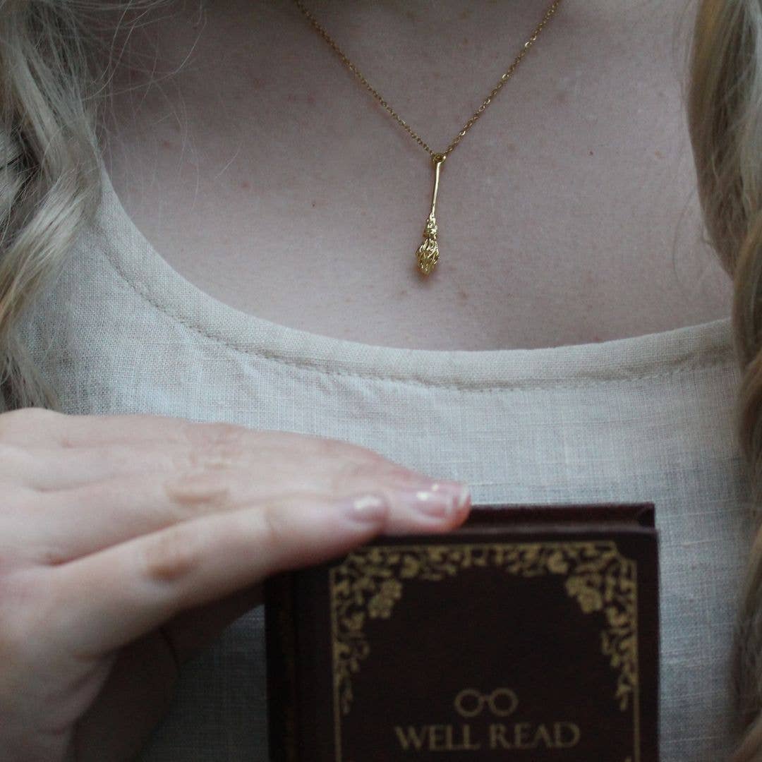 Well Read Company – A History of Magic Heksekost Halskæde
