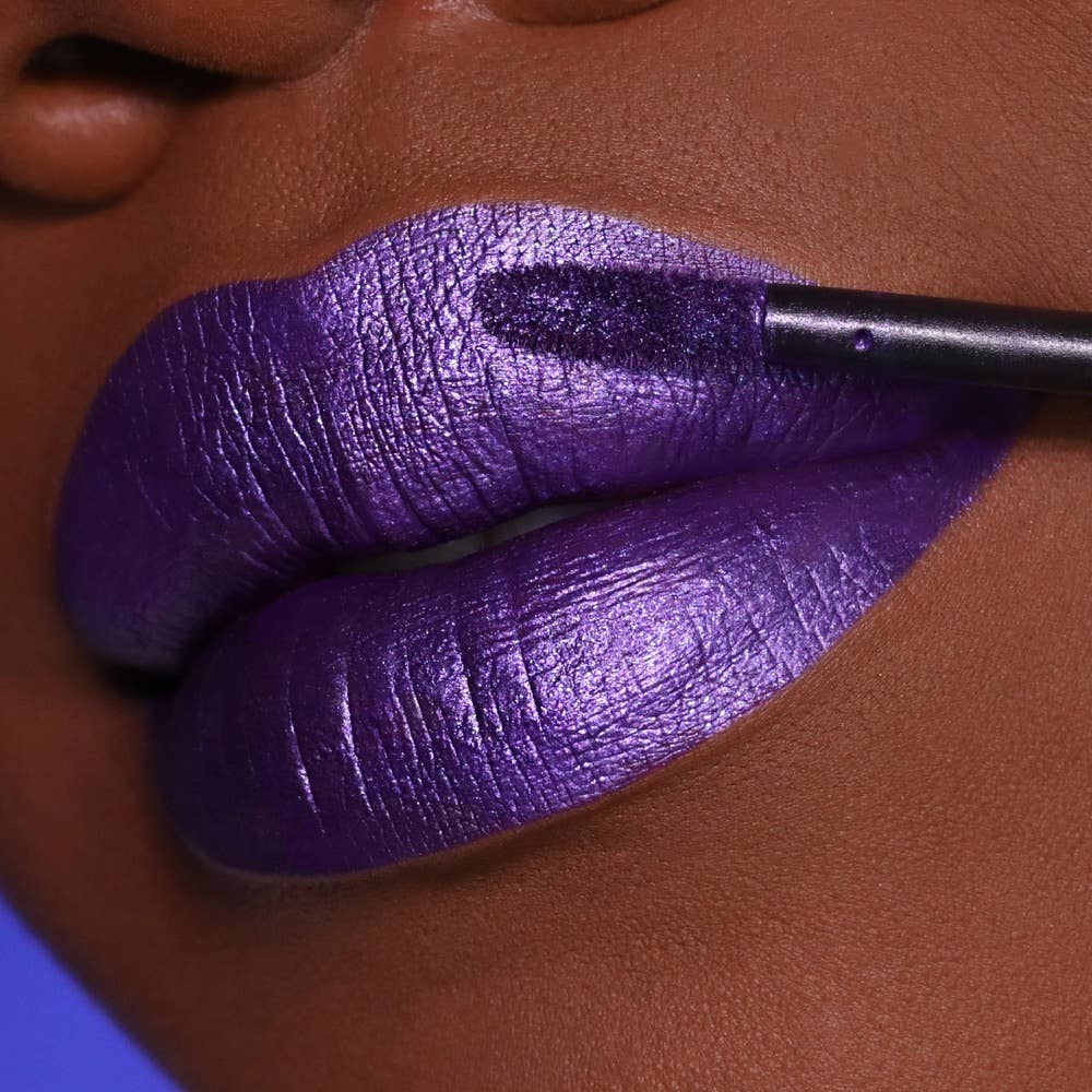 Flydende læbestift 66 Loki Purple – Duokrom blomme – EVER Metal Matte