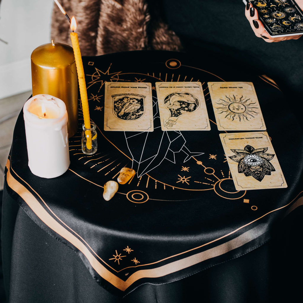 LA MUCI DESIGN – Ugle Silkeklæde til tarot og altar