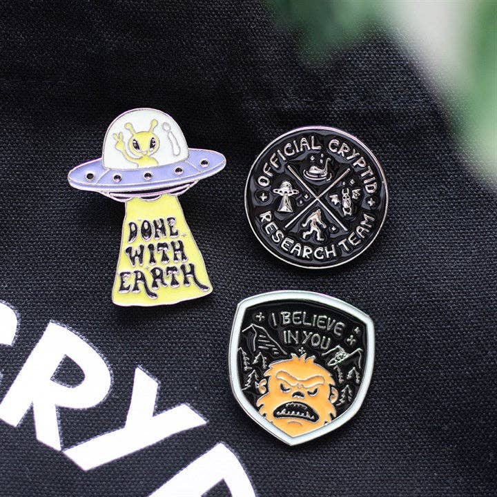 Selvlysende UFO emalje pin badge