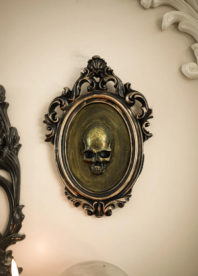 Gotisk Skalleramme i Harpiks 28x19 cm – Costurero Real | Skulls&Bones
