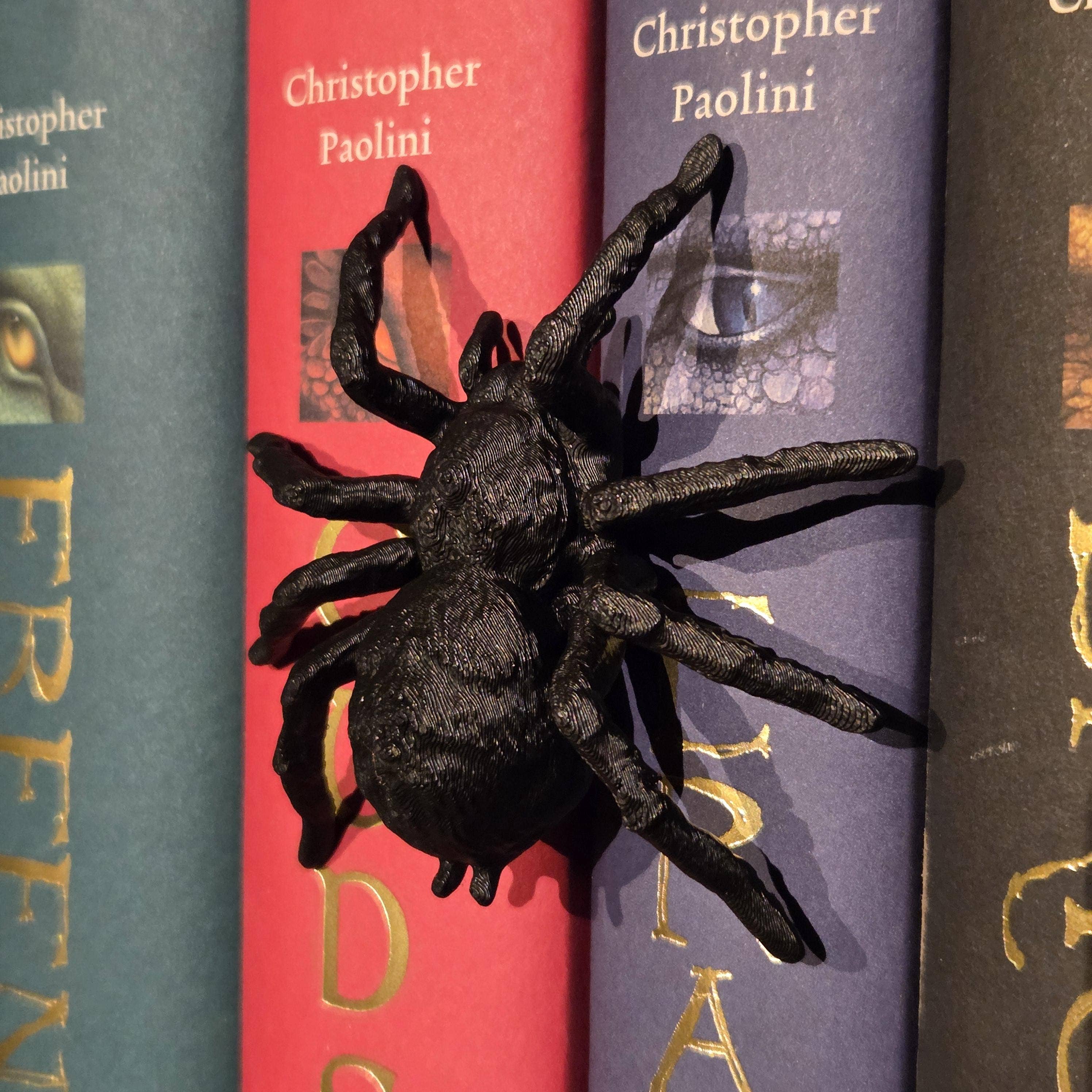 Edderkop Spinehugger bogreolsfigur