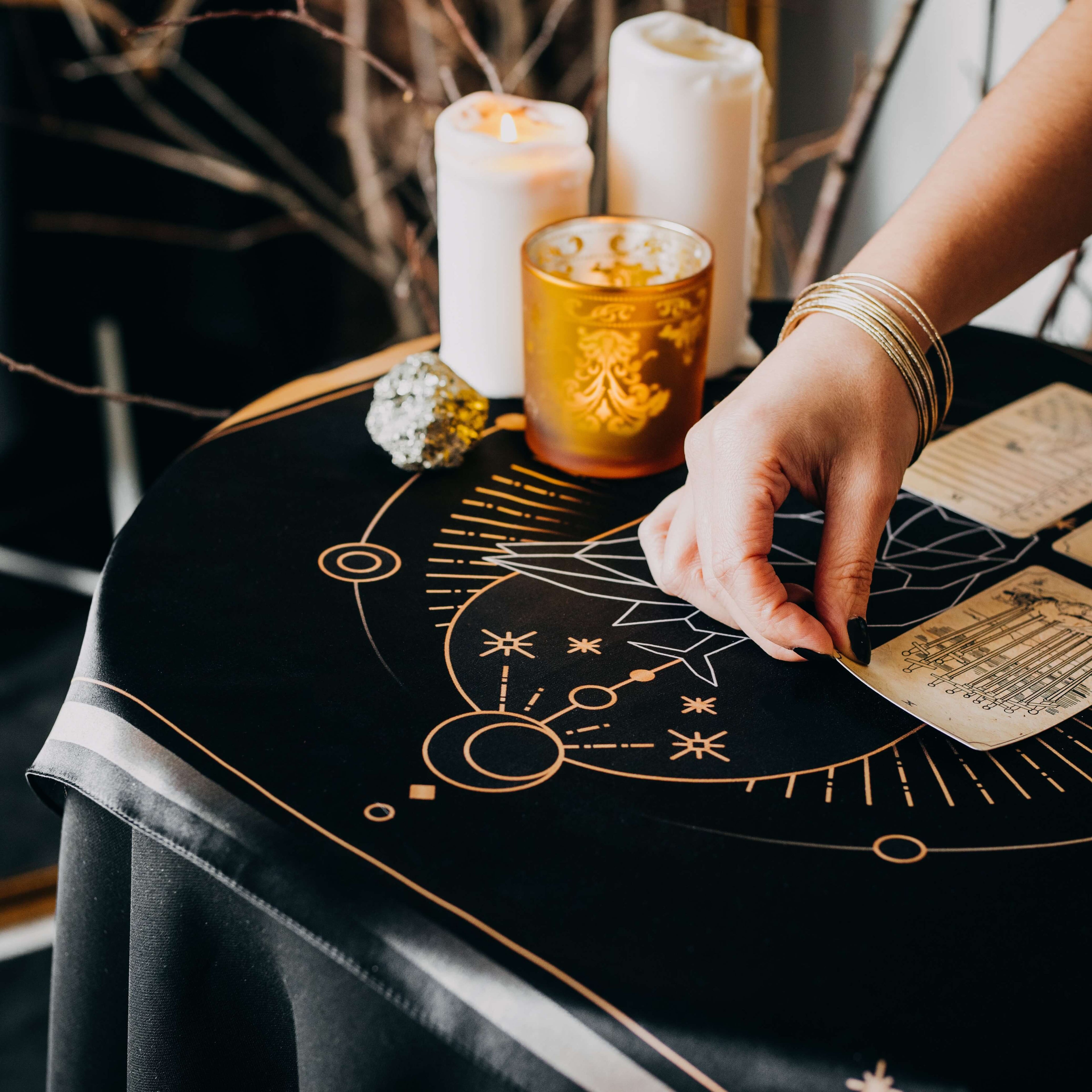 LA MUCI DESIGN – Ugle Silkeklæde til tarot og altar