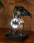 Batman LED-dioramalampe med aftagelig figur & Bat-Signal | 27 cm