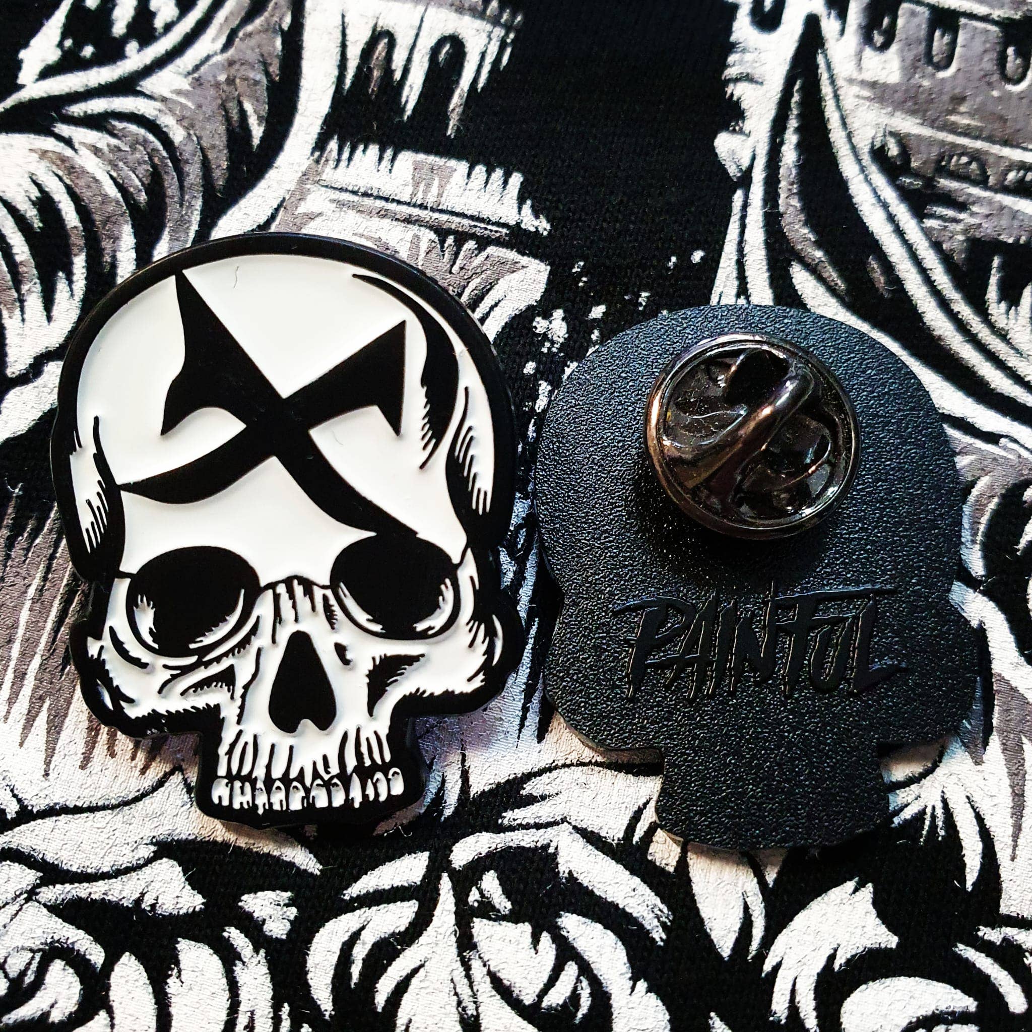 Painful Clothing - Emalje-pin med kranium
