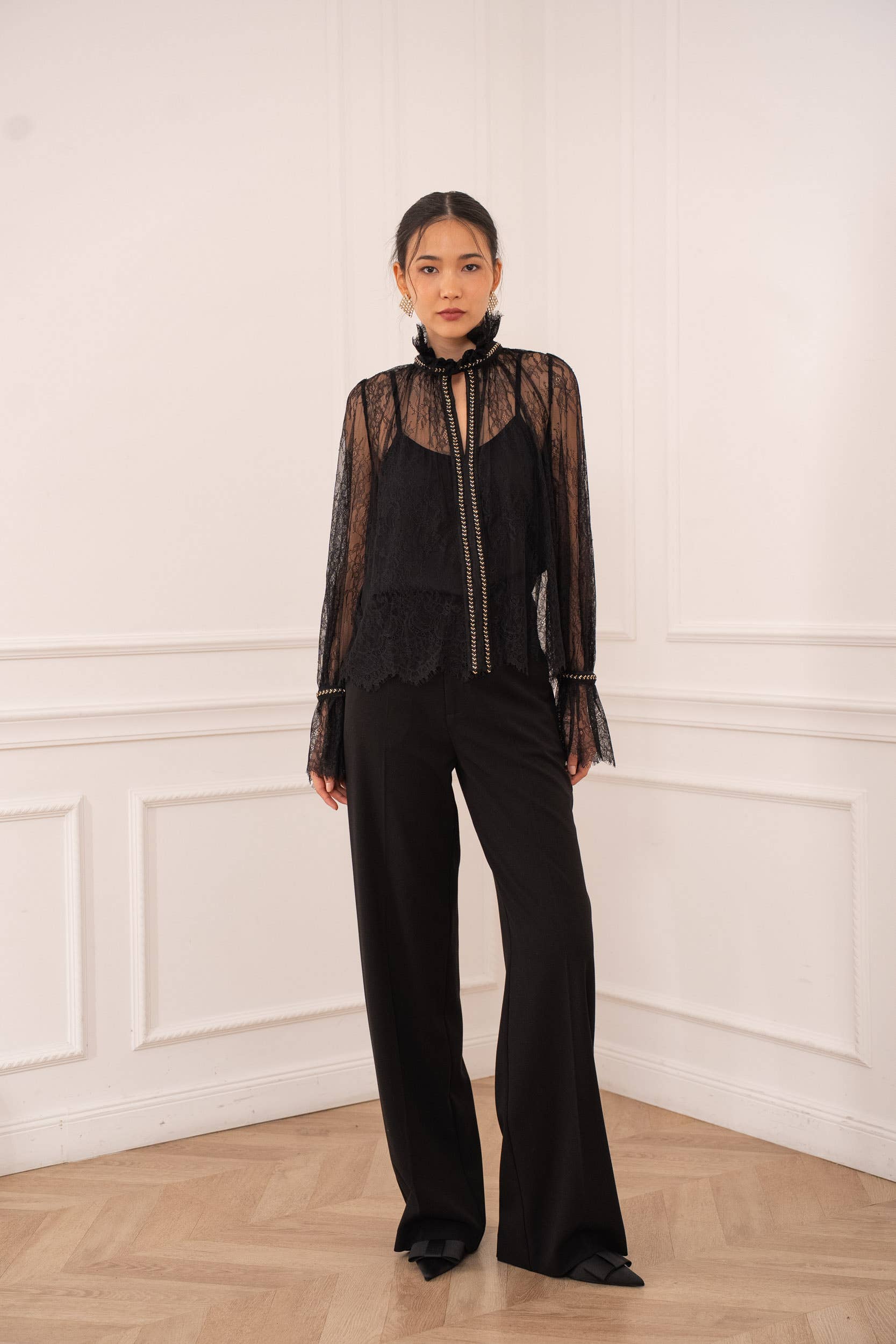 CHOKLATE PARIS - Bluse i blonde & gyldne strass