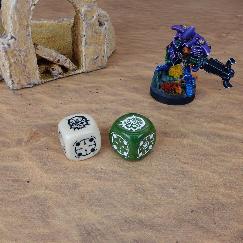 Crosshairs Compact D6 Dice Set Beige & Olive fra Q-Workshop