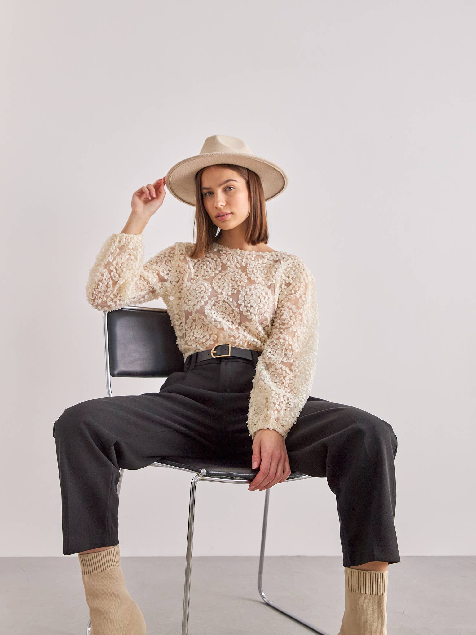 CHOKLATE PARIS - Bluse med teksturerede rosetter