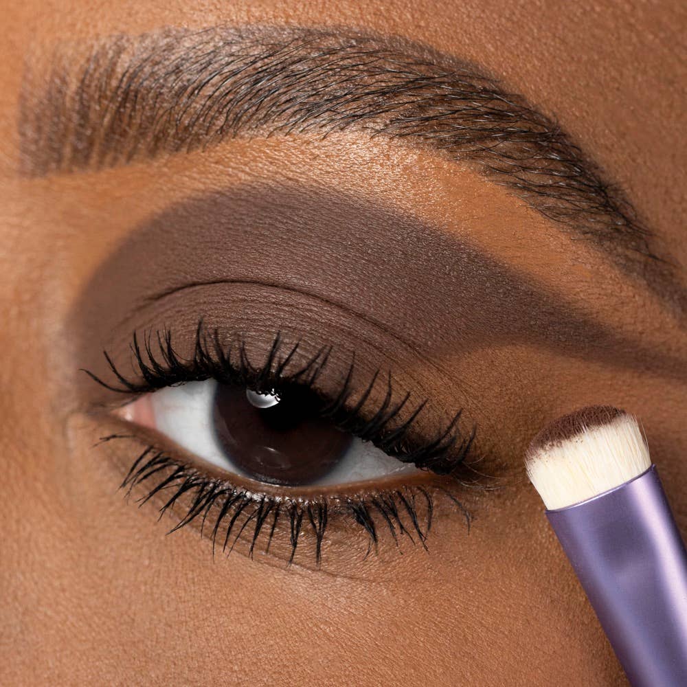 Øjenskygge 121 Amber – mørk chokoladebrun fra We Make-up