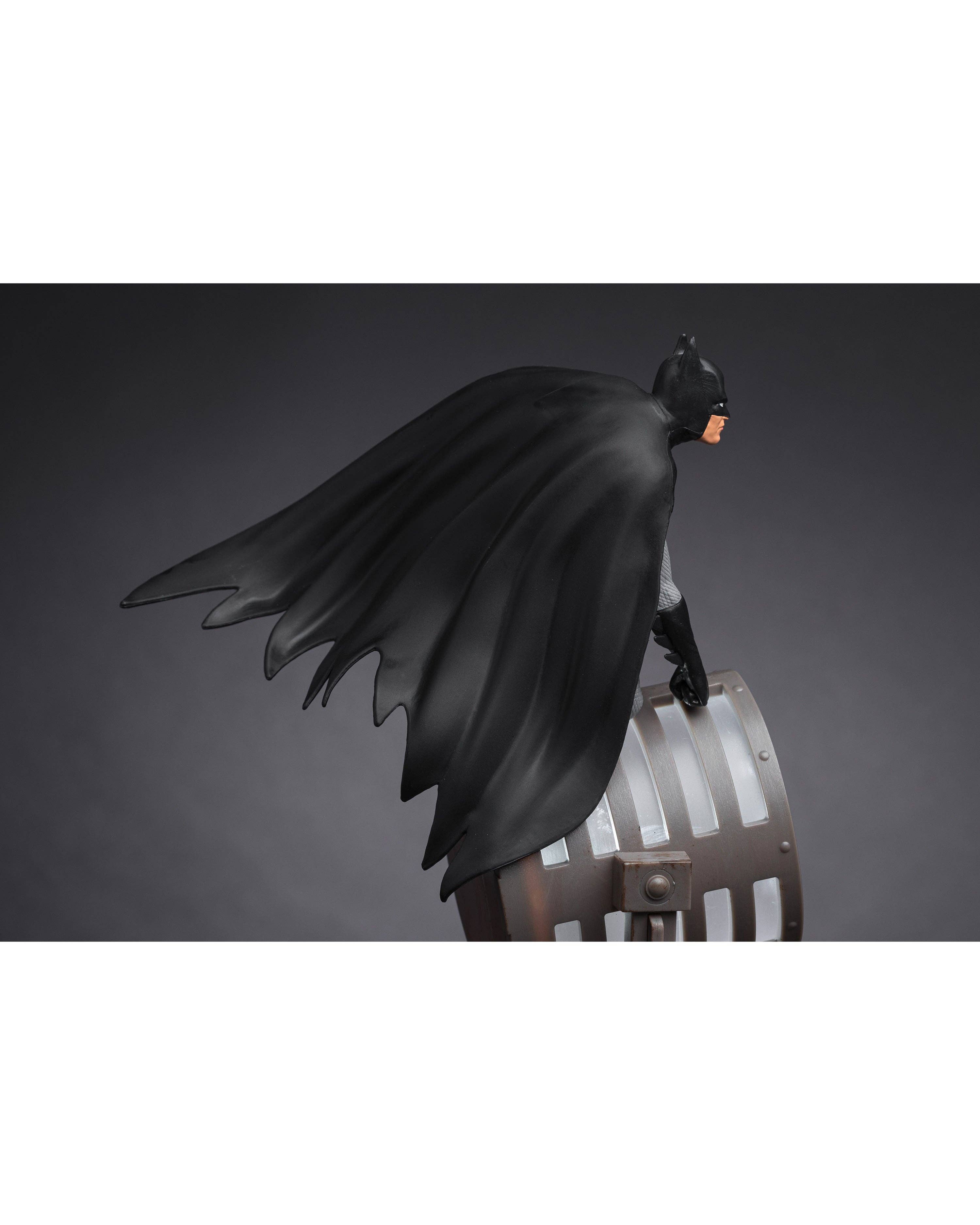 Batman LED-dioramalampe med aftagelig figur & Bat-Signal | 27 cm