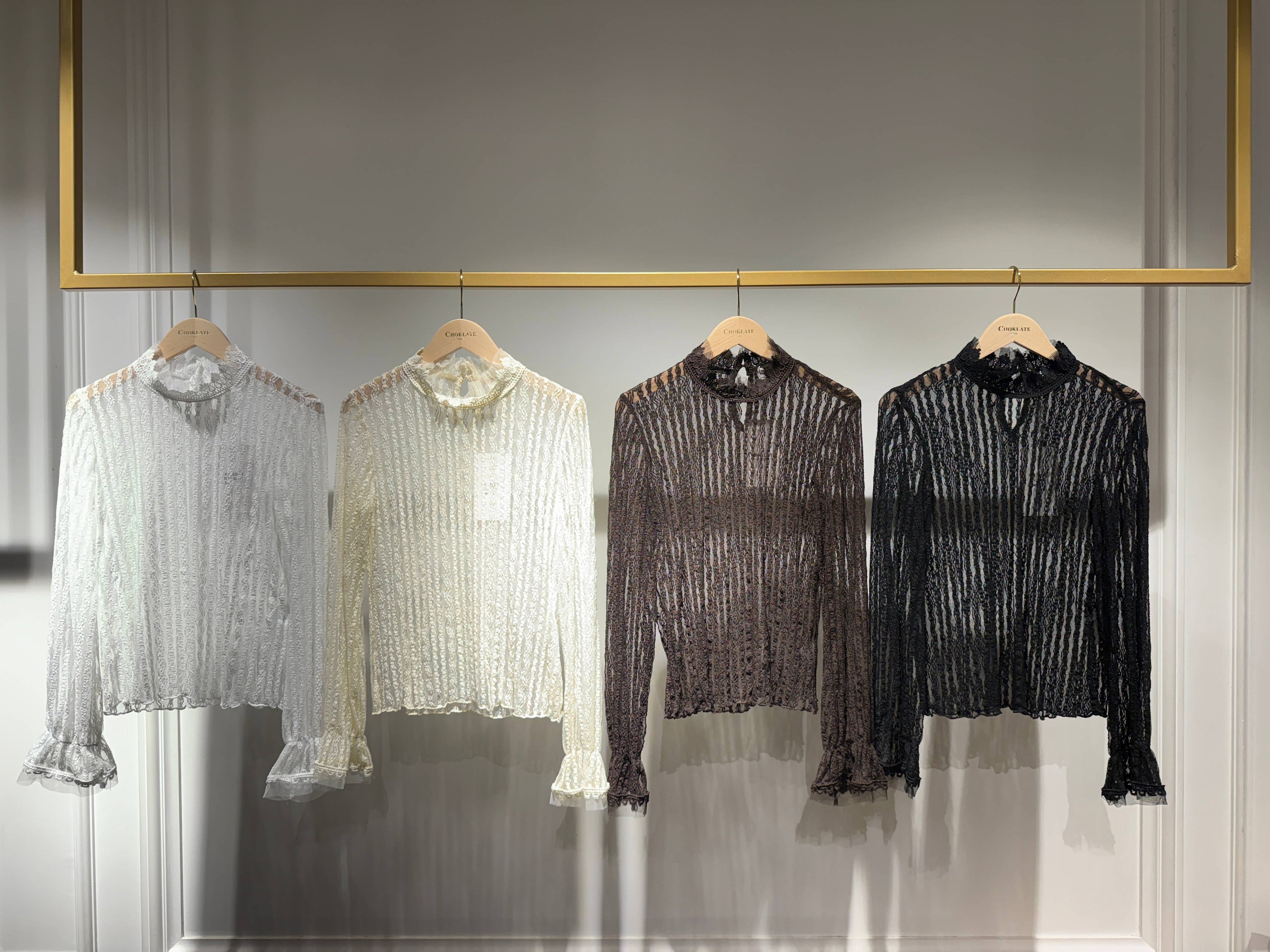 CHOKLATE PARIS - Ariane bluse med blondehals og rullekrave