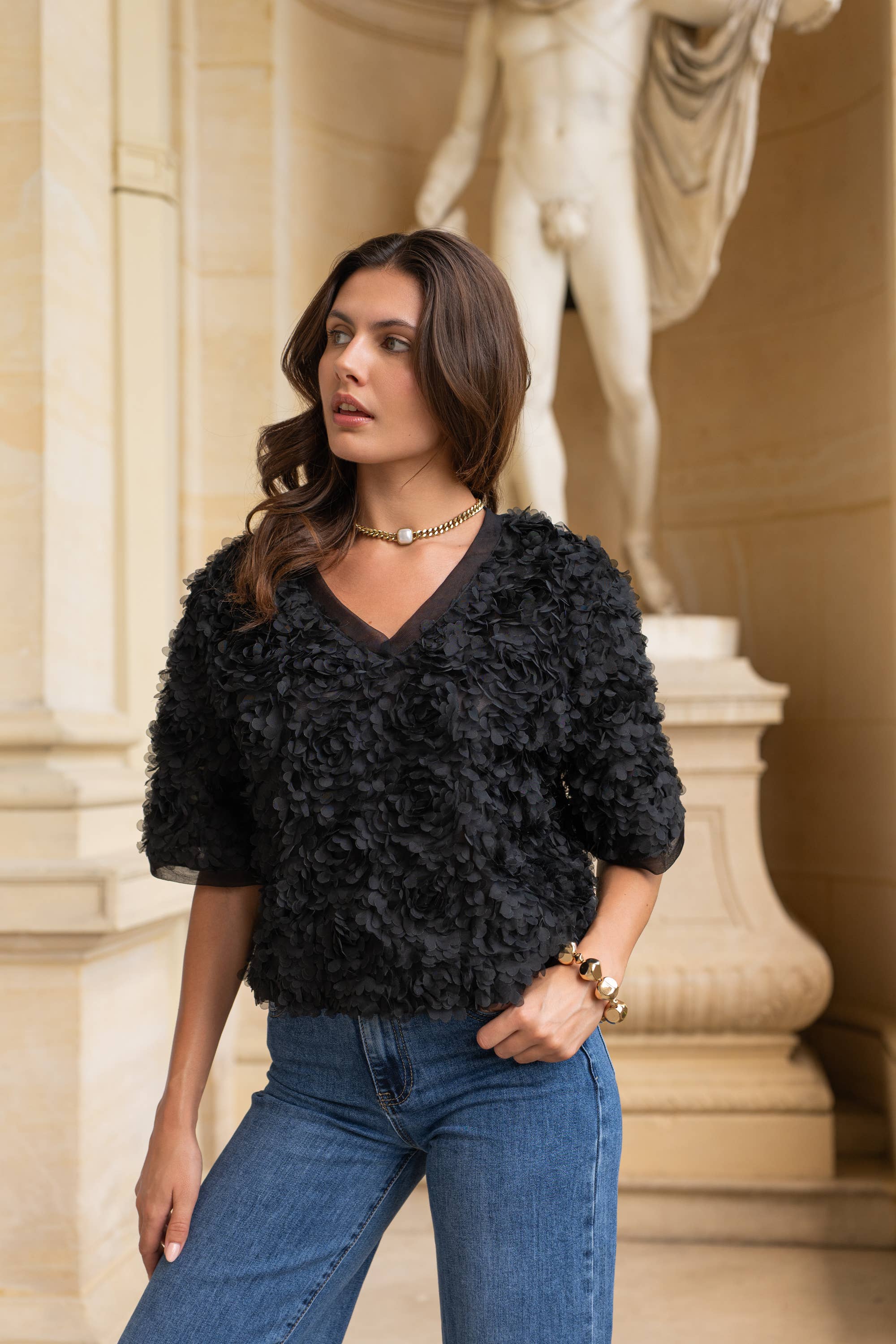 CHOKLATE PARIS - Bluse med tekstur og kort ærme med V-udskæring