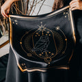 LA MUCI DESIGN – Ugle Silkeklæde til tarot og altar