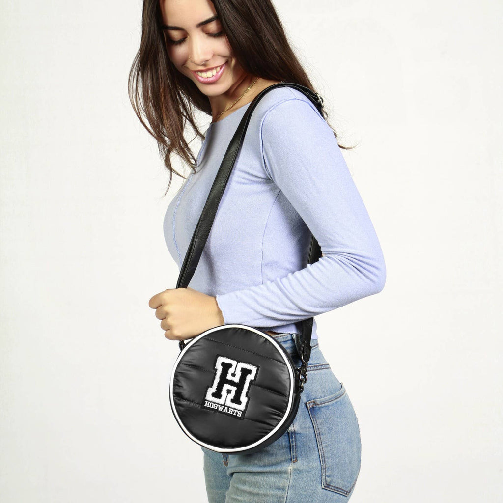 H-Round Crossbody Taske, Sort – Harry Potter – KARACTERMANIA