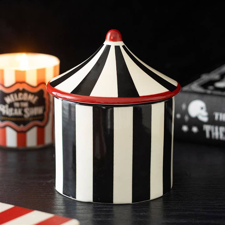 Mystic Circus sortstribet cirkustelt olielampe
