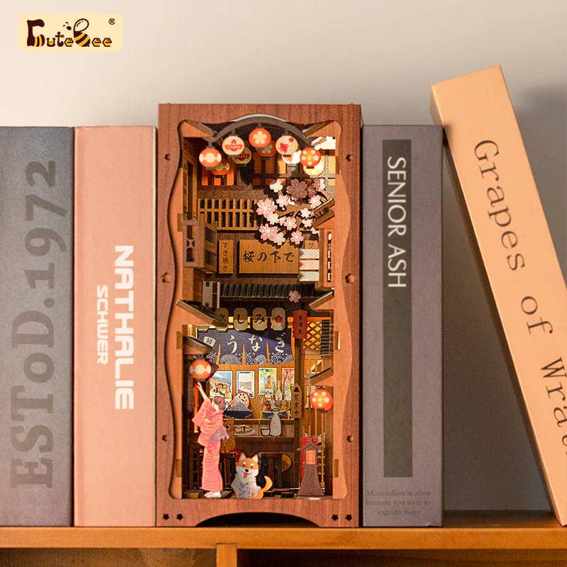 Under Sakura-træet - Book Nook fra CUTEBEE