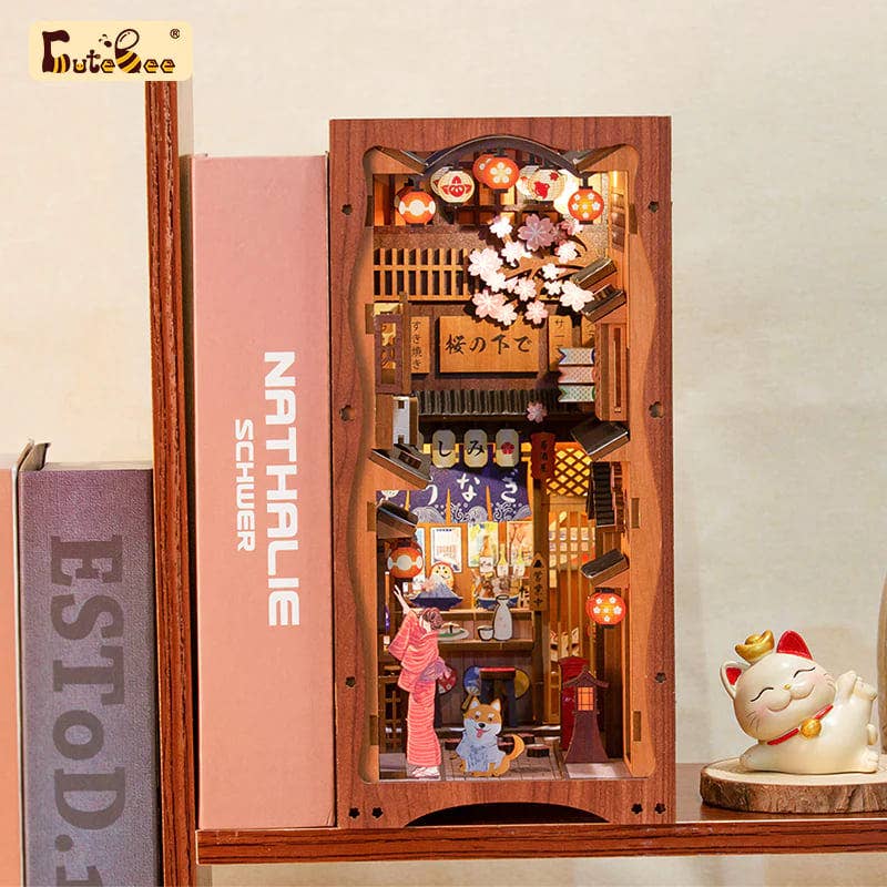 Under Sakura-træet - Book Nook fra CUTEBEE
