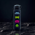 Space Invaders Vandflaske – 1 Liter med Tidsmarkering