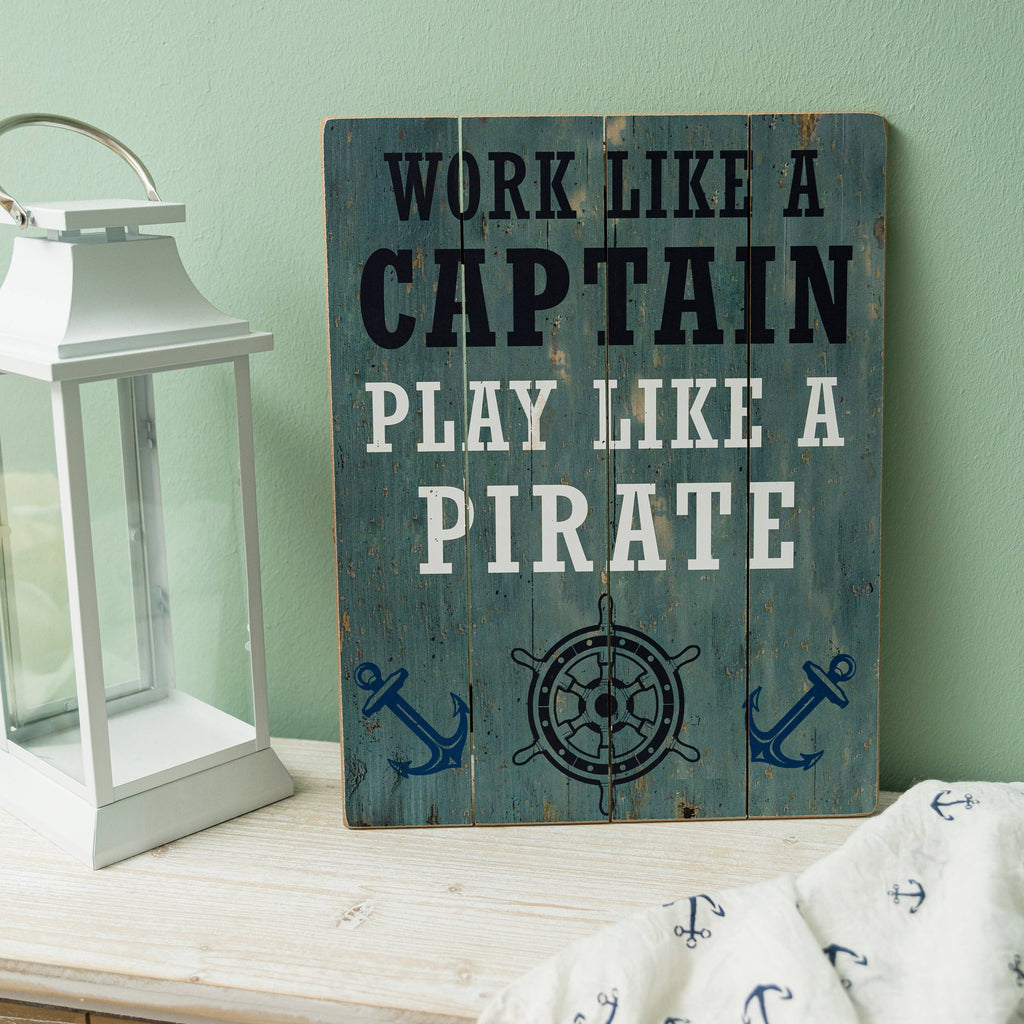 Træskilt - "Play Like a Pirate"