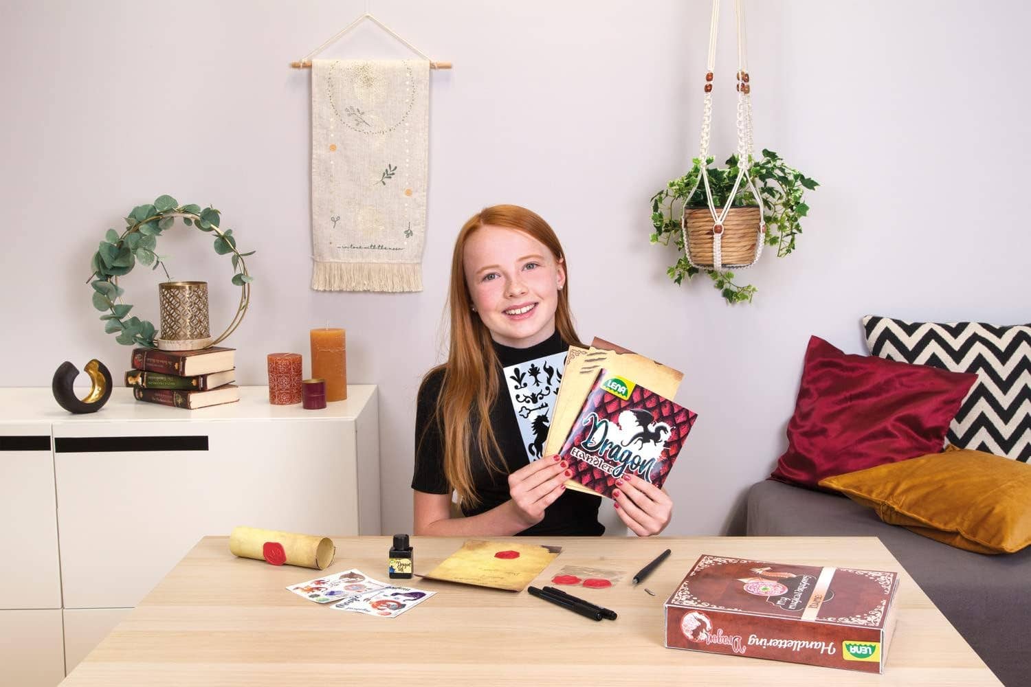 Lena – Kalligrafi & Håndbogstaver sæt med drage-tema (8+ år)