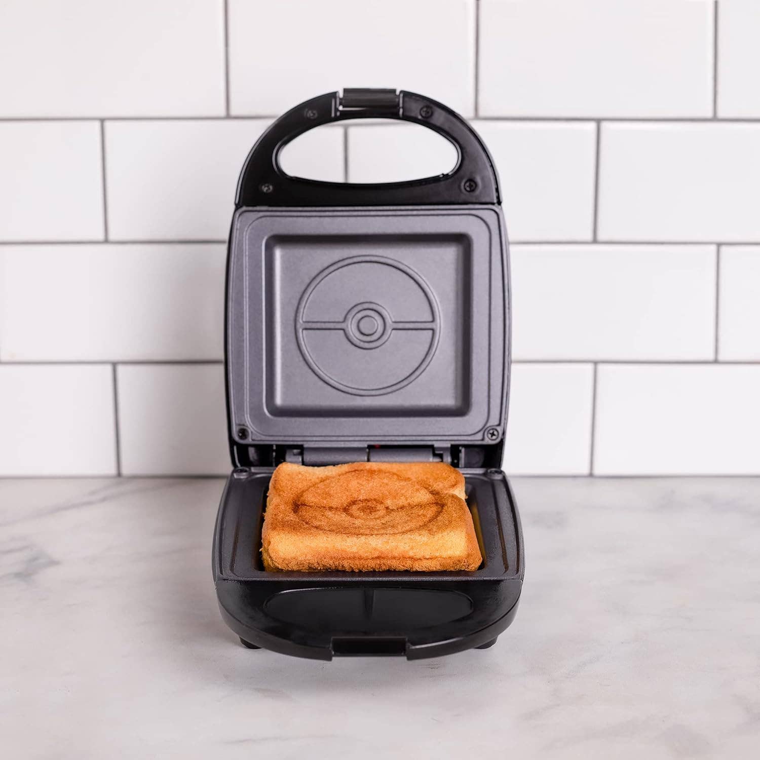 Pokemon Sandwich Maker – Pokéball Design