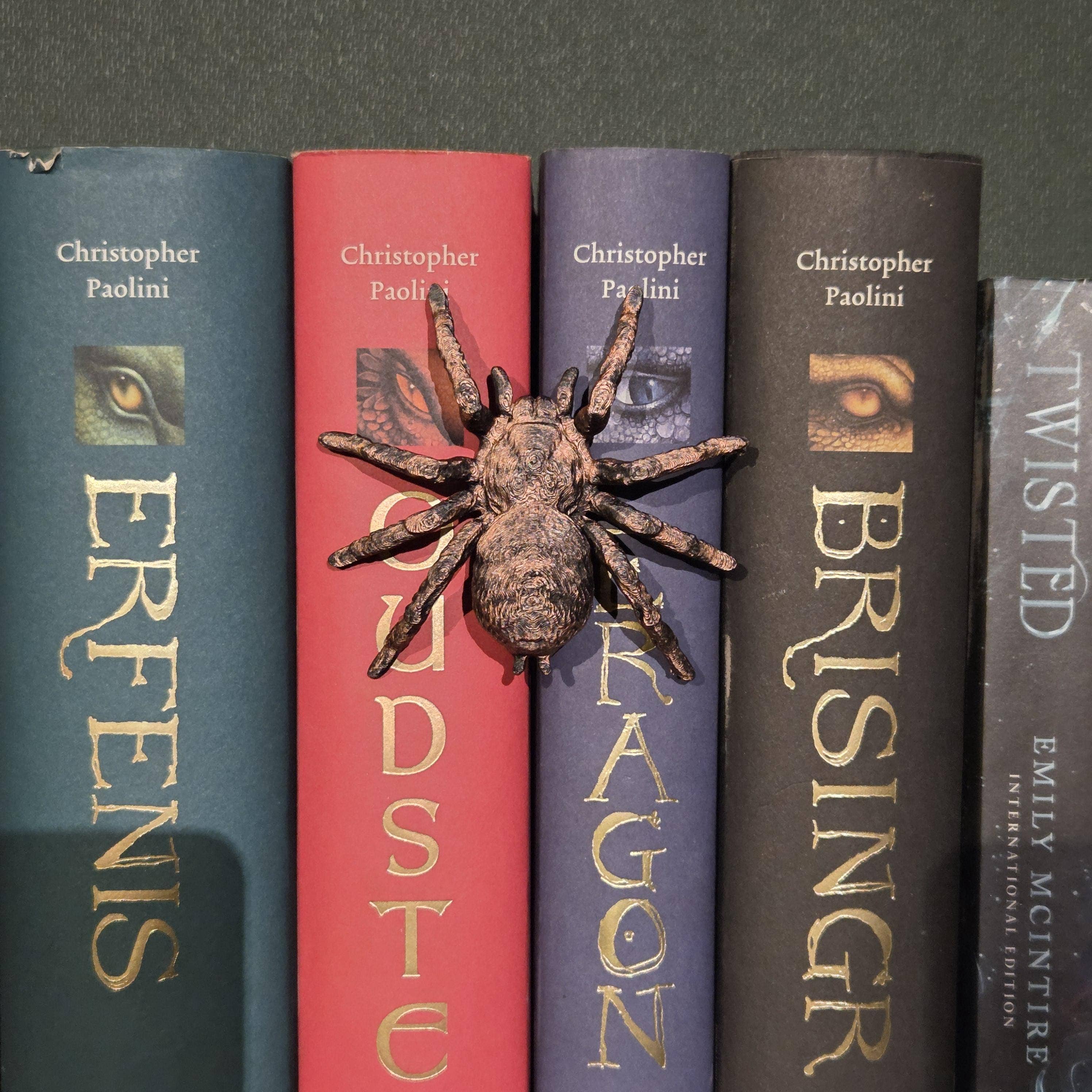 Edderkop Spinehugger bogreolsfigur