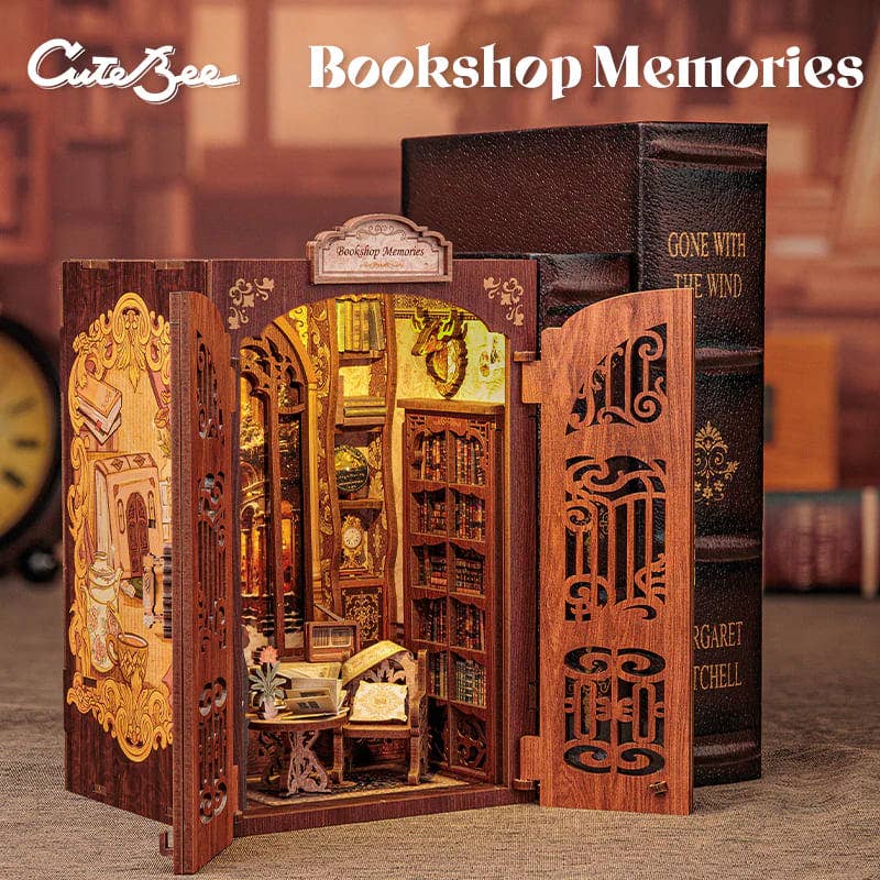 Bookshop Memories - Book Nook fra CUTEBEE
