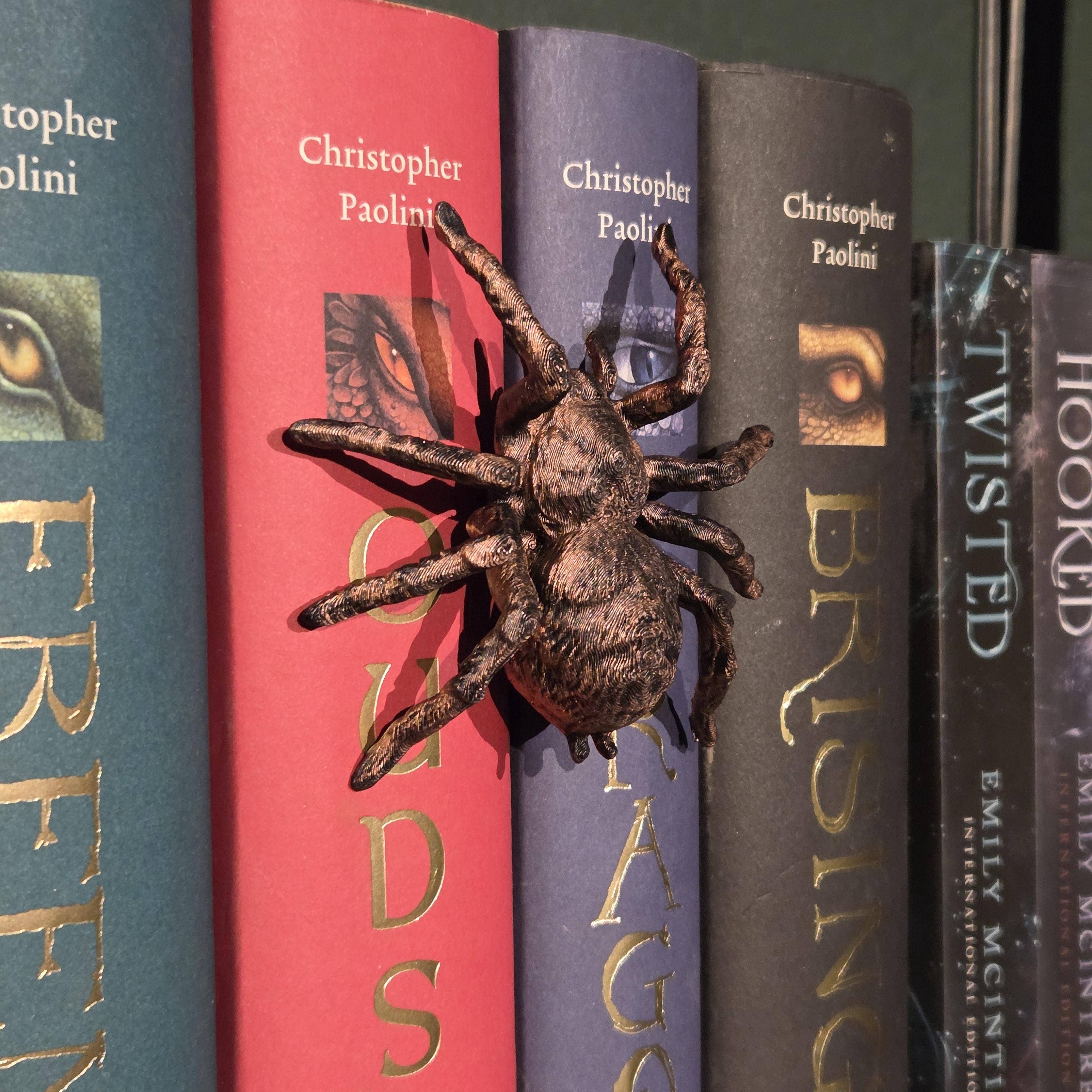 Edderkop Spinehugger bogreolsfigur