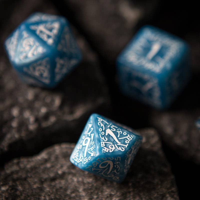 Elvish Dice Set Ice Blue & White fra Q-Workshop