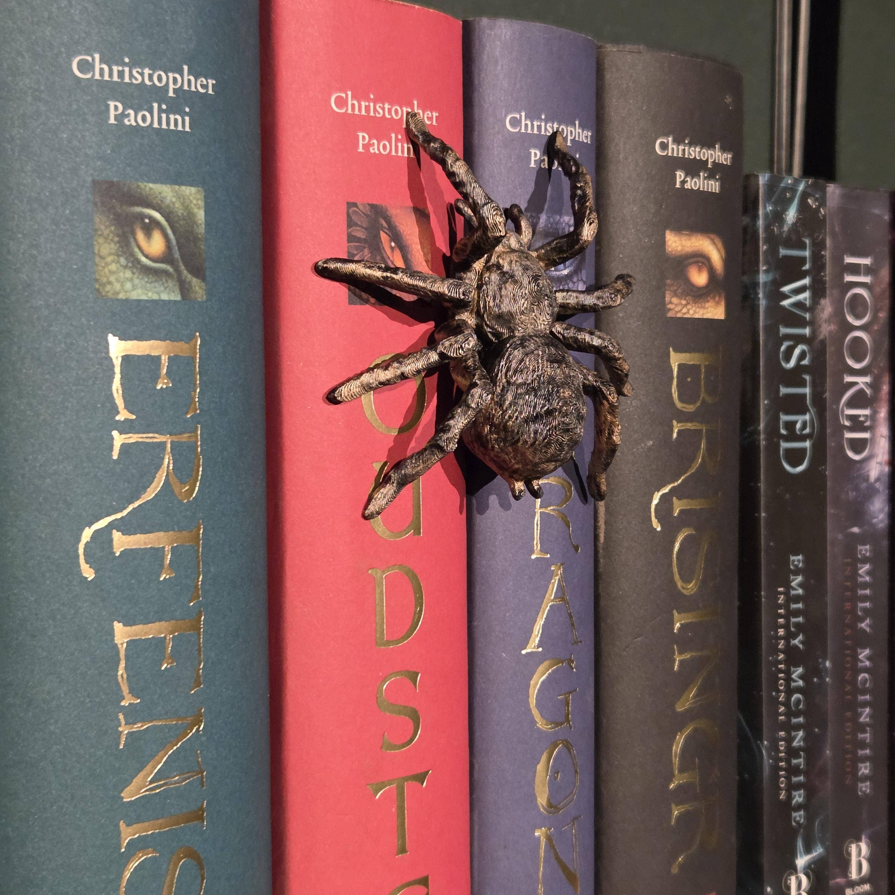 Edderkop Spinehugger bogreolsfigur
